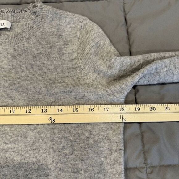Intermix Wool Cashmere Blend Light Gray Sweater Asymmetric Fray Hem Size Small - Picture 8 of 11